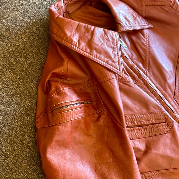 Vintage Beautiful Leather Jacket ( with no Brand Label). See Pics - Picture 7 of 16